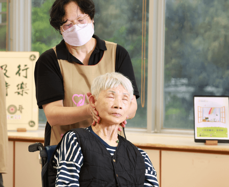 unison-elderly-desktop-card