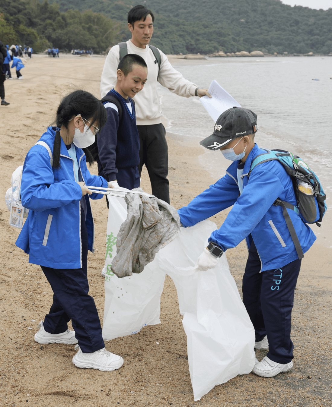 hkjc volunteer together beach cleaning