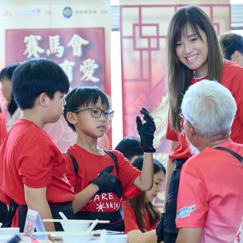 Soft Meal with Love Programme 2025 voluntter and children chatting with elderly