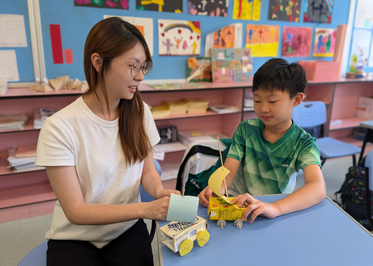 Ms Yuen and Chan Ngo-hei are doing an experiment in a classroom.