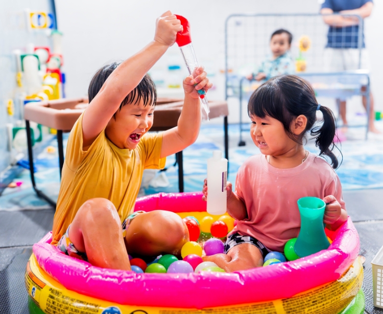 Enhance parent-child understanding through play 