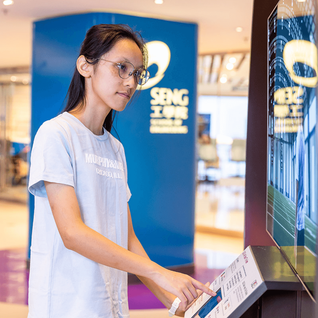 jenny cao watching science programme