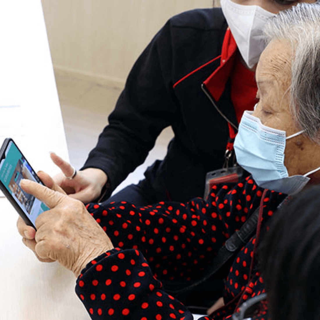 pandemic elderly phone gudie