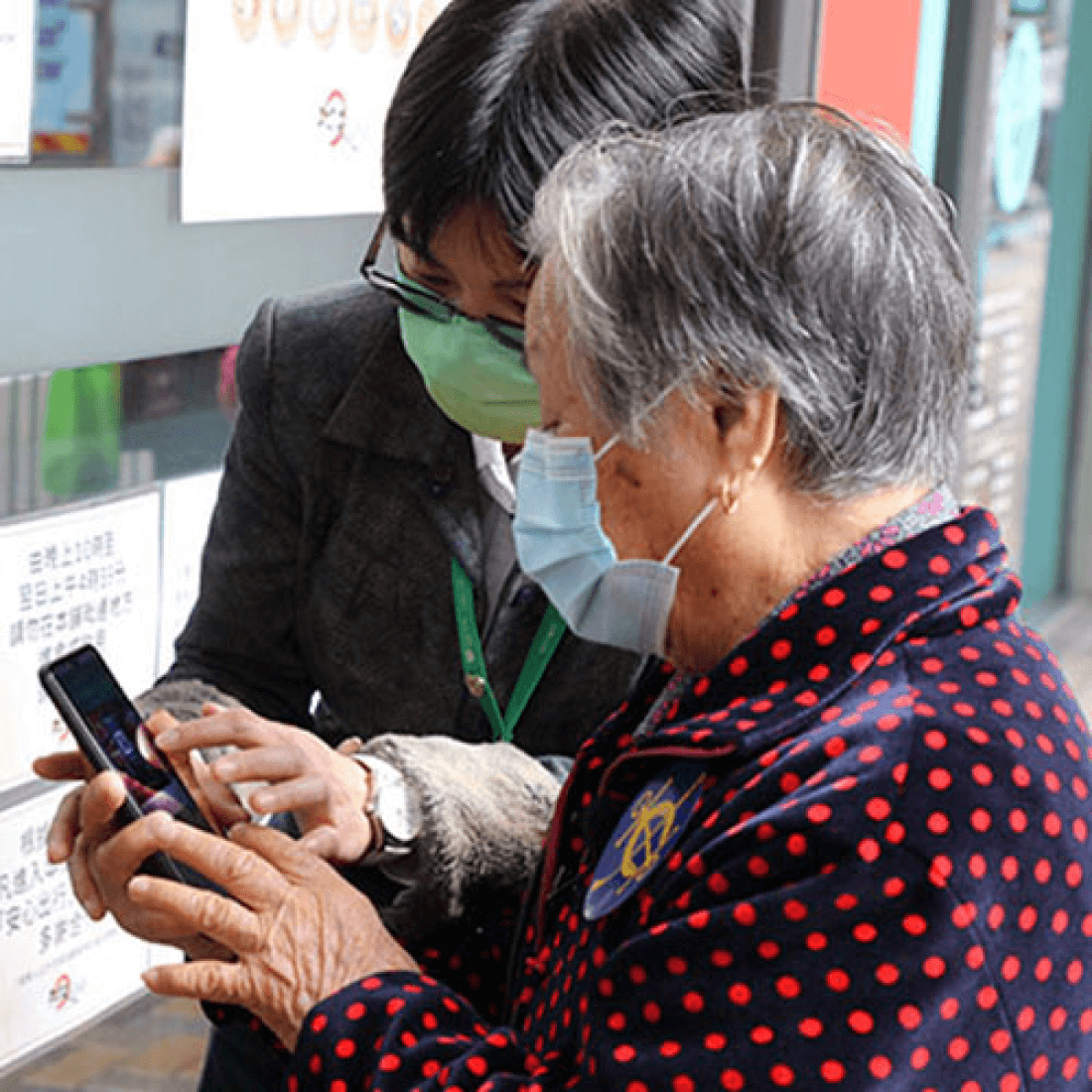 pandemic elderly phone with guide