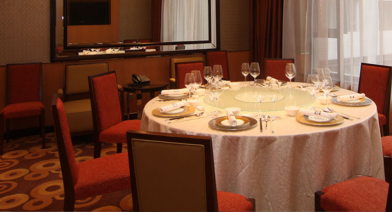 diningattheclub-bottom-restaurant-mobile-03